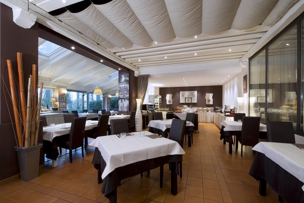 CDH Hotel Villa Ducale Parma Exterior foto