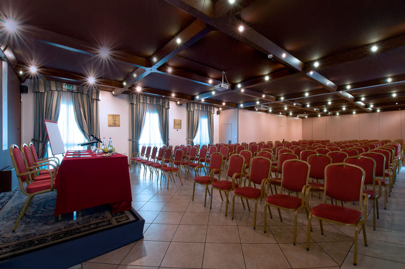 CDH Hotel Villa Ducale Parma Exterior foto